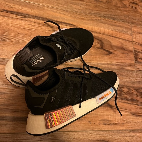 Women’s Adidas NMD R1 shoes - Picture 5 of 6